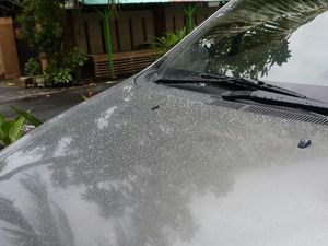 Debu dari Erupsi Gunung Buat Efisiensi Pembakaran Mobil Terganggu