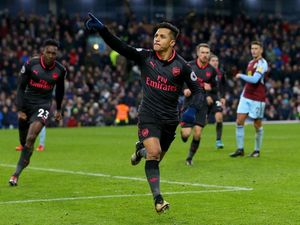 Penalti Sanchez di Detik-Detik Terakhir Menangkan Arsenal