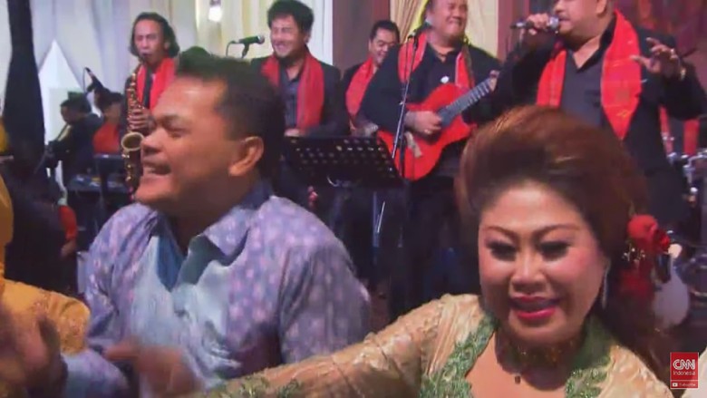 Horas! Tamu di Resepsi Kahiyang-Bobby Joget Lagu Anak Medan Horas! Tamu di Resepsi Kahiyang-Bobby Joget Lagu Anak Medan