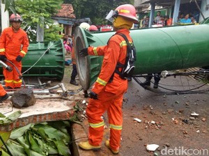 Tower BTS Roboh di Cipayung, Tanggung Jawab Siapa?