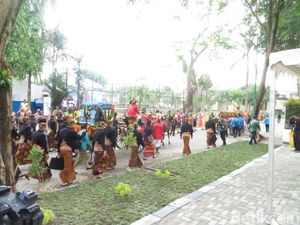 Rombongan Kirab Kahiyang-Bobby Tiba di Lokasi Resepsi