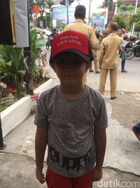 Keluarga yang dapat suvenir dari Gibran putra Jokowi / 