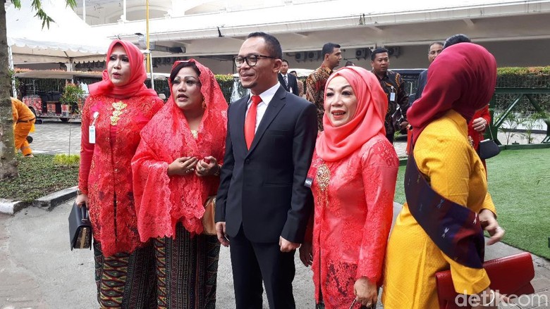 Menteri Kabinet Jokowi Hadiri Resepsi Kahiyang-Bobby di Medan Menteri Kabinet Jokowi Hadiri Resepsi Kahiyang-Bobby di Medan