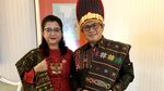 Foto: Seskab Turut Pakai Baju Batak di Resepsi Kahiyang-Bobby