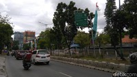 Lokasi penerobosan itu terjadi di ruas Jalan Warung Jati Barat arah Ragunan. Peristiwa penerobosan terjadi pada Sabtu (25/11) malam kemarin. Ketika itu lalu lintas dalam kondisi ramai lancar. (Foto: Tsarina Maharani/detikcom)