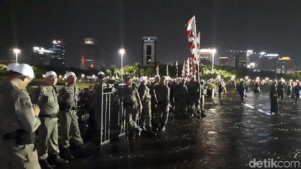 Warga Mulai Padati Silang Monas Jelang Tausiah Kebangsaan