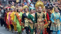 Kirab pernikahan Kahiyang-Bobby berlangsung sangat meriah.