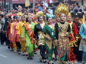 Foto: Suasana Kemeriahan Kirab Kahiyang-Bobby