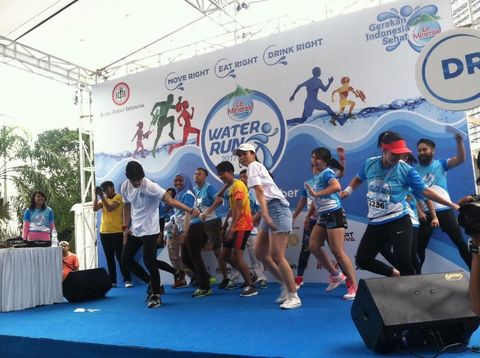 Sebagai ujung tombak kesehatan masyarakat, dokter-dokter tidak cukup hanya terampil menyembuhkan orang sakit.