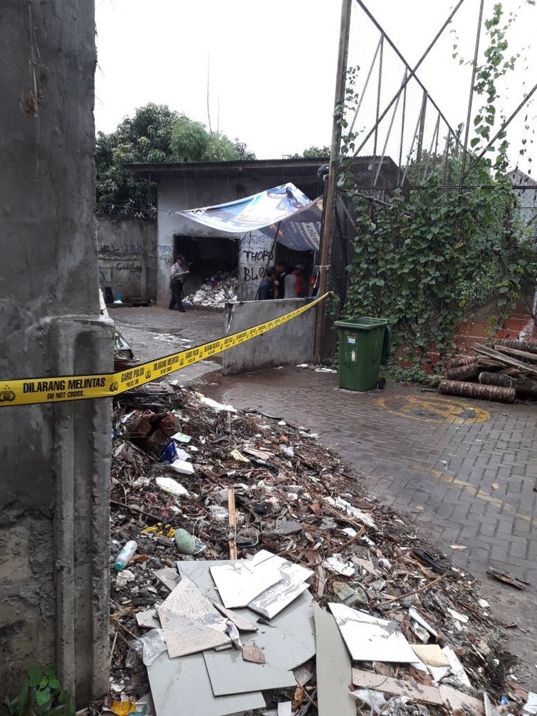Anjing Pelacak Sisir Apartemen Margonda Terkait Temuan Janin Bayi Anjing Pelacak Sisir Apartemen Margonda Terkait Temuan Janin Bayi