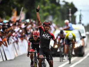 Imam Arifin Sukses Finis Pertama di Etape ke-7 Tour de Singkarak 2017