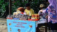 Disini terdapat banyak penjual kuliner khas Betawi seperti, dodol dan bir pletok.
