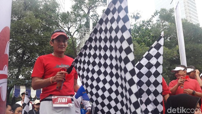 Sandiaga Ikutan Lari 6K OJK Run di SCBD