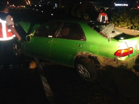 Kecelakaan Sedan VS Tiang Lampu di Dekat Pintu Tol Meruya Jakbar