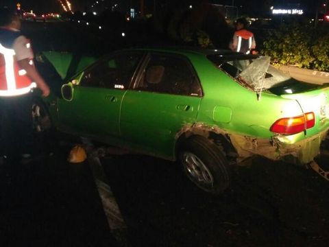 Kecelakaan Sedan VS Tiang Lampu di Dekat Pintu Tol Meruya  