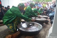 Mengintip Ritual Sakral Siram Gong Sekati di Cirebon