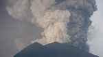 Melihat Dahsyatnya Semburan Abu Vulkanik Gunung Agung Hari ini