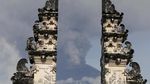 Menyaksikan Letusan Gunung Agung dari Candi Lempuyang