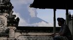 Menyaksikan Letusan Gunung Agung dari Candi Lempuyang