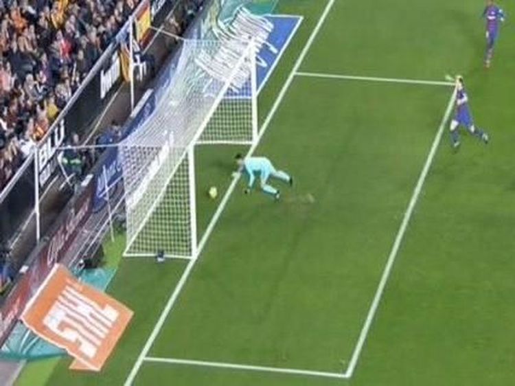 Gol-gol Hantu yang Menggentayangi Sepakbola: Luis Garcia, Lampard, dan Messi