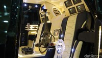 Perubahan interior diubah jok kustom bahan MBtech dari depan sampai belakang. Foto: Khairul Imam Ghozali