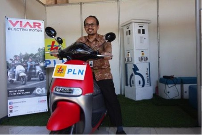 PLN Targetkan 100 SPLU Terpasang di Jabar pada 2018