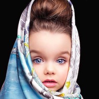  Baru-baru ini Anastasiya Knyazeva, gadis kecil berusia 6 tahun mencuri atensi karena kecantikan yang dimilikinya. Banyak netizen merasa terpesona atas keindahan mata bocah asal Rusia yang berwarna biru itu. Foto: Instagram