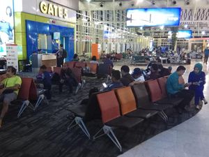 Penerbangan di Bandara Hasanuddin Terganggu Erupsi Gunung Agung