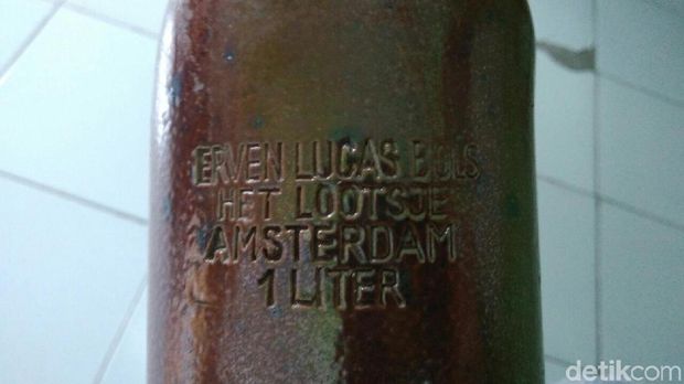 Botol kuno buatan Belanda