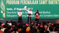 Jokowi mengatakan, pemerintah akan memberikan sertifikat untuk lahan kelapa sawit rakyat. Proses ini akan ditangani Menteri Agraria dan Tata Ruang/Kepala BPN, Sofyan Djalil.