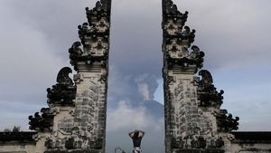 Naik Turun Status Gunung Agung dan Bukti dari Jokowi bahwa Bali Aman
