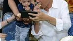 Mampir ke Ucok Durian, Begini Ekspresi Jan Ethes Mencicip Durian Bersama Jokowi!