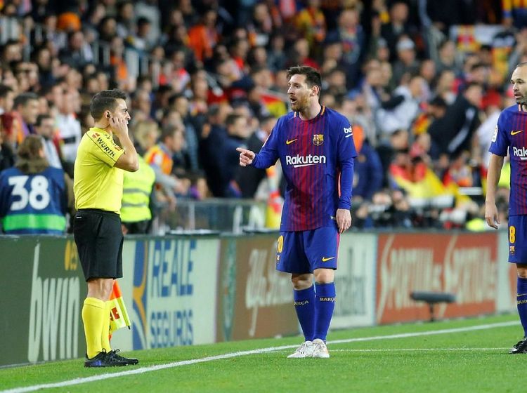 Meme-meme Lucu Gol Hantu Messi ke Gawang Valencia