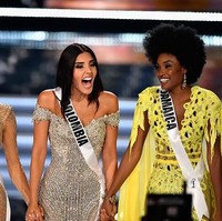  Tak lama, tiga besar Miss Universe 2017 diumumkan. Mereka adalah Kolumbia, Jamaika, dan Afrika Selatan. Foto: Getty Images