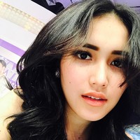 Ayu Ting-Ting memulai perjalanan pernikahannya dengan Henry Baskoro Hendarso saat usianya baru 21 tahun. Dari pernikahannya Ayu dikaruniai seorang putri bernama Bilqis. Siapa sangka setelah anaknya lahir ia bercerai. Sampai saat ini Ayu mengasuh Bilqis seorang diri. Foto: Instagram