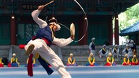Foto: Chuseok adalah salah satu hari libur paling penting di kalender Korea Utara dan Selatan. Acara ini berlangsung tiga hari dan bertepatan dengan equinox musim gugur. Biasannya mereka akan pulang kampung dan mengadakan tradisi jumping dance, poongmul. (Kim Doo-Ho/AFP)