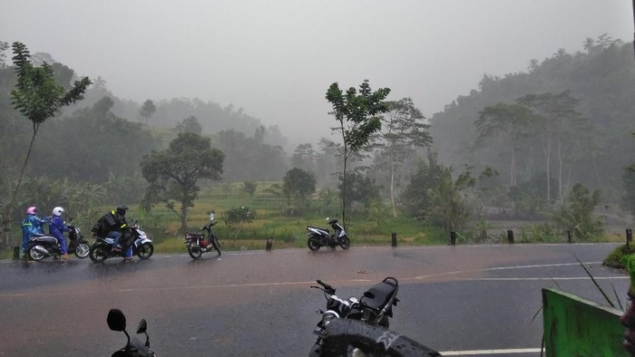 Hujan Deras Guyur Gunung Agung dan Sekitarnya