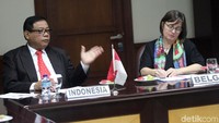 Sekjen DPD RI, Sudarsono Hardjosoekarto memaparkan pendidikan politik yang ada di kampus-kampus di Indonesia.