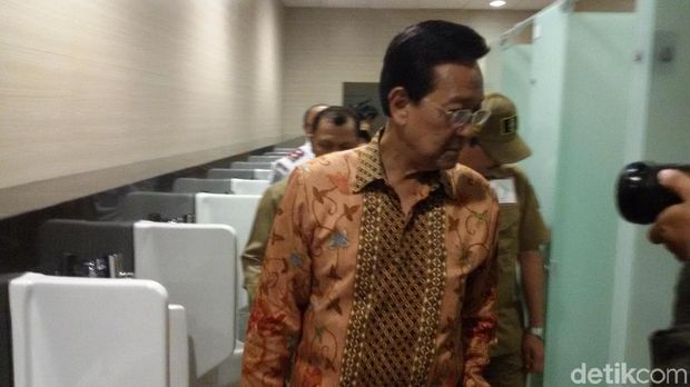 Sultan HB X cek toilet umum bertaraf internasional seharga Rp 5,7 m. 