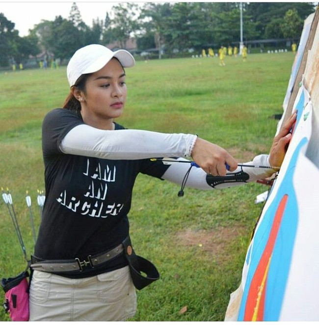 Dinda juga mencetak prestasi pada ajang Archery World Cup di Turki pada 2016 dengan membawa pulang medali perunggu. Foto: Instagram Dellie Trisyadinda