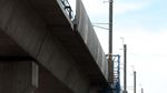 Tiang Listrik Mulai Dipasang di Jembatan Layang MRT