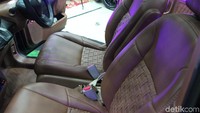 Selain itu, agar terlihat lebih rapi dan bersih, Andra sengaja tidak mengubah tampilan mobil baik di dalam maupun di luar. Foto: Khairul Imam Ghozali