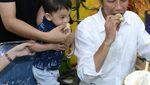 Mampir ke Ucok Durian, Begini Ekspresi Jan Ethes Mencicip Durian Bersama Jokowi!