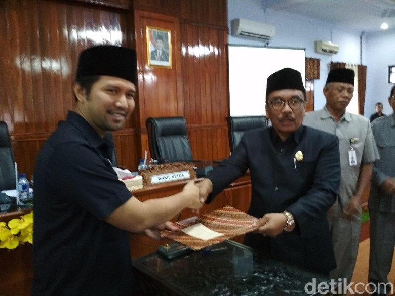 DPRD Trenggalek Sahkan APBD 2018, Defisit Rp 24,7 Miliar DPRD Trenggalek Sahkan APBD 2018, Defisit Rp 24,7 Miliar
