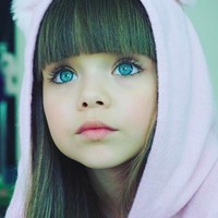 Selain mata birunya yang tajam dan menangkap perhatian siapapun, Anastasiya juga menawan dengan rambut panjang berwarna cokelat kemerahan.Foto: Instagram