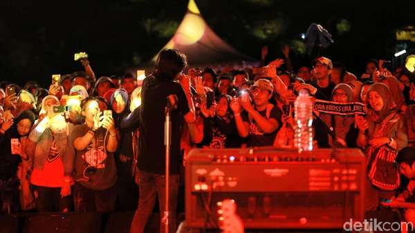 Aksi Sheila On 7 Tutup Kulfest 2017 Aksi Sheila On 7 Tutup Kulfest 2017