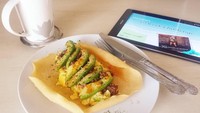 Selain olahraga, kebiasaan makannya pun sangat terjaga dengan menu-menu sehat. (foto : instagram @demileighnp)