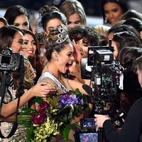 Afrika Selatan yang diwakili Demi-Leigh Nel-Peters menjadi pemenang Miss Universe 2017. Foto: Getty Images