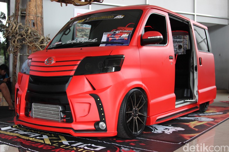 Daihatsu Luxio Jadi Mobil Premium