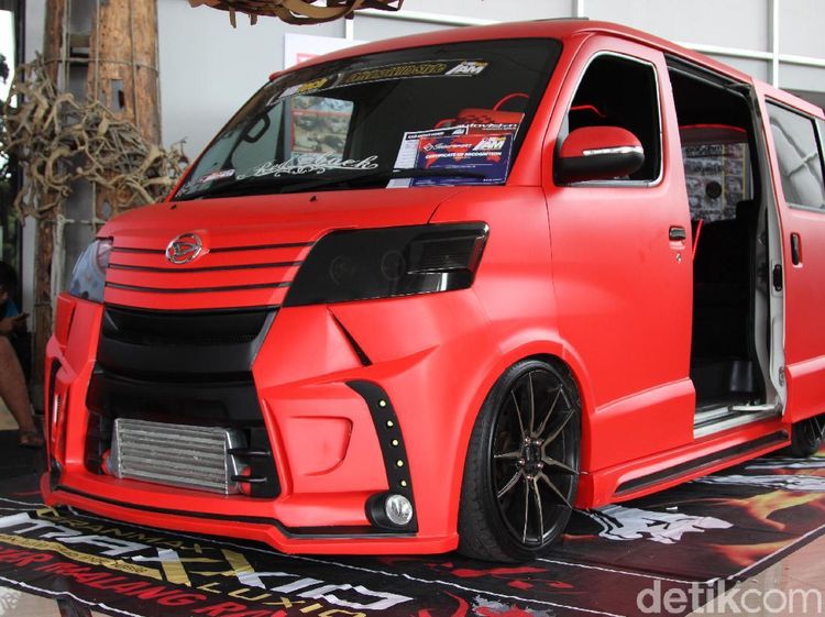 Si Bongsor Daihatsu Luxio Tampil Premium